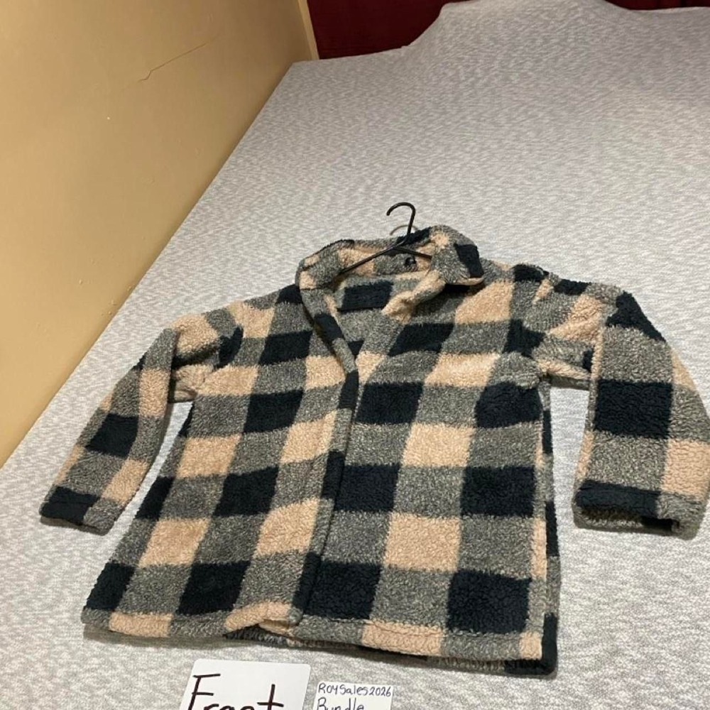 Multicolor plaid fleece jacket 1 snap closure women XL ( no brand). SKU-C129